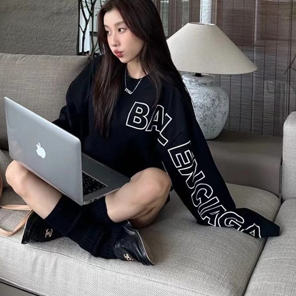 すぐ届くバレンシアガ 長袖アウトライン オーバーサイズ Tシャツ 偽物 2色 739027TOVV69034